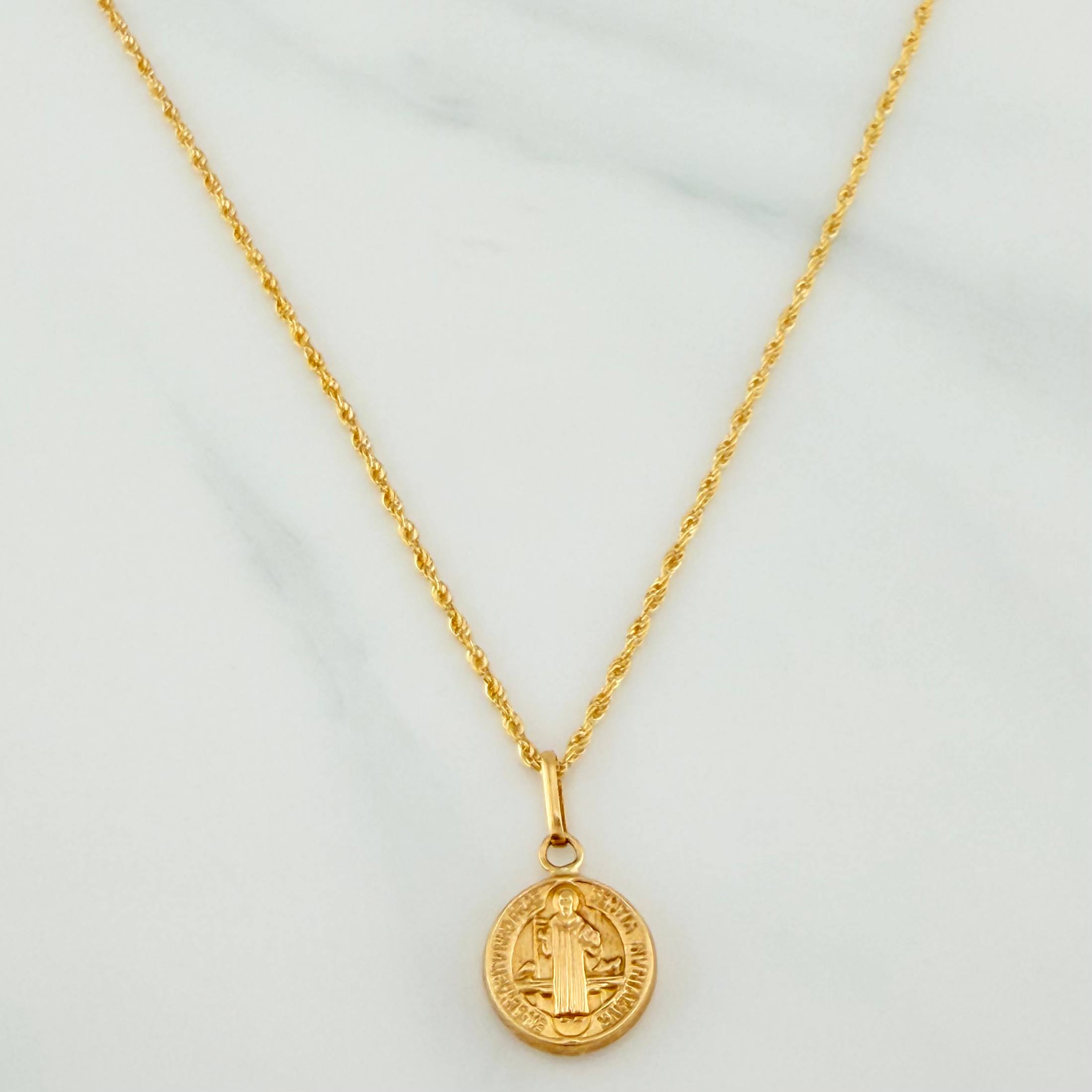 Set Cadena Lazo + Dije San Benito / 1.75gr / 60 cm Oro Amarillo 18K