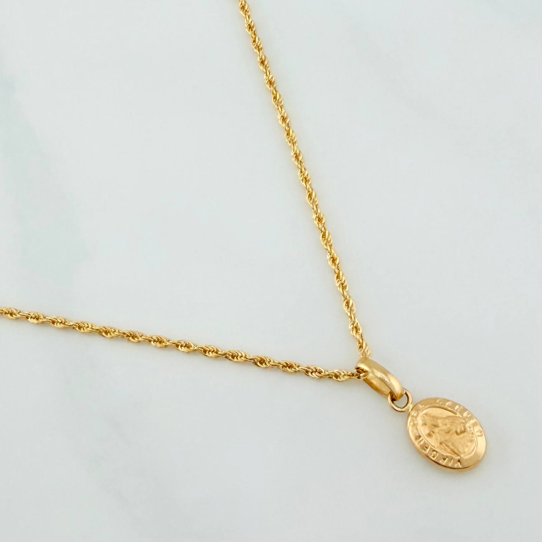 Set Cadena Lazo + Dije Virgen Del Carmen / 1.4gr / 49.5 cm Oro Amarillo 18K
