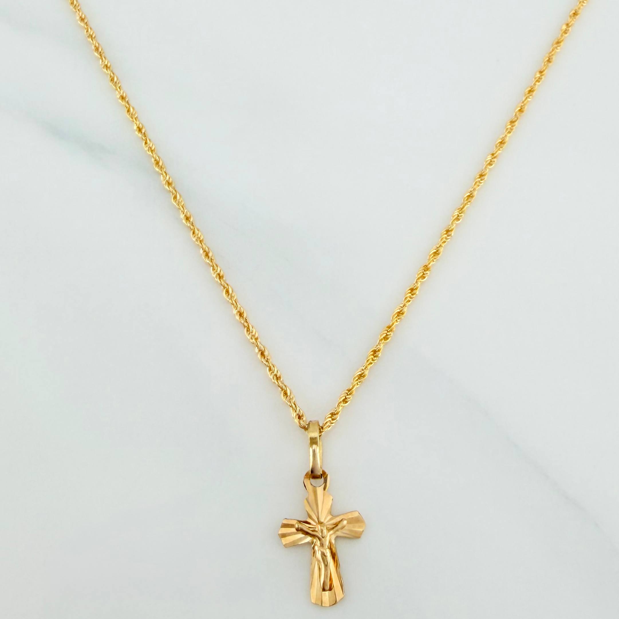 Set Cadena Lazo + Dije Cruz Cristo / 1.5gr / 49.5 cm Oro Amarillo 18K