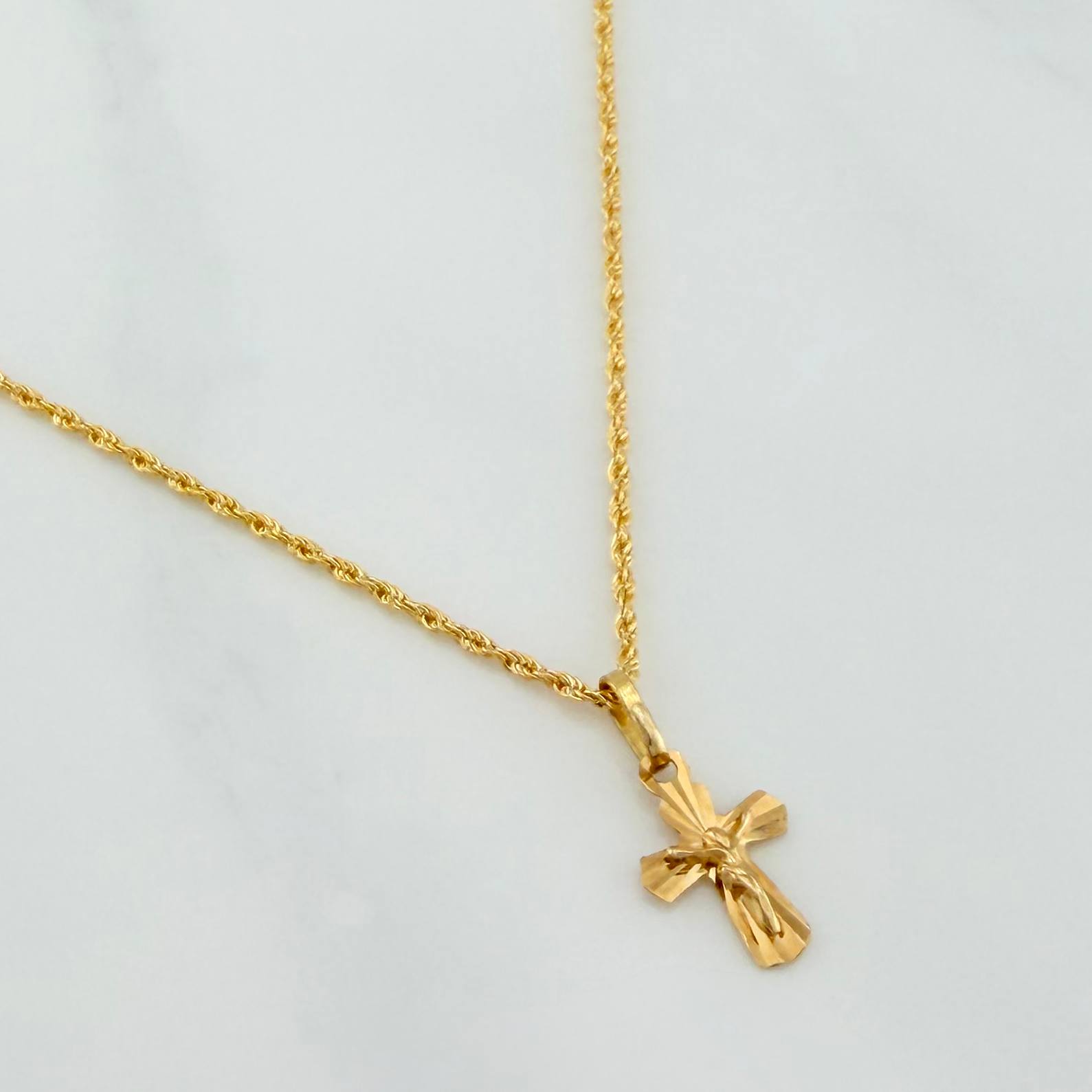 Set Cadena Lazo + Dije Cruz Cristo / 1.5gr / 49.5 cm Oro Amarillo 18K