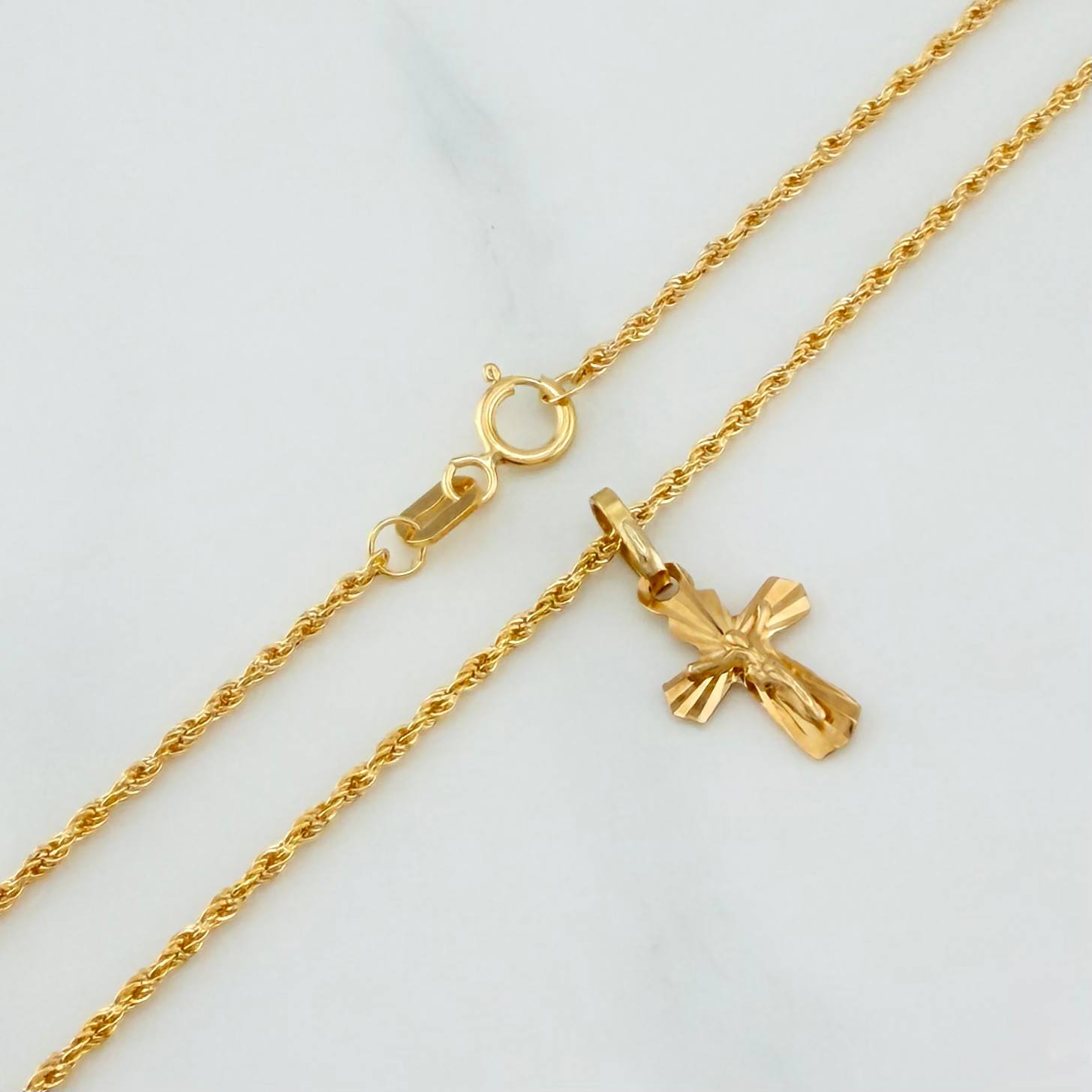 Set Cadena Lazo + Dije Cruz Cristo / 1.5gr / 49.5 cm Oro Amarillo 18K
