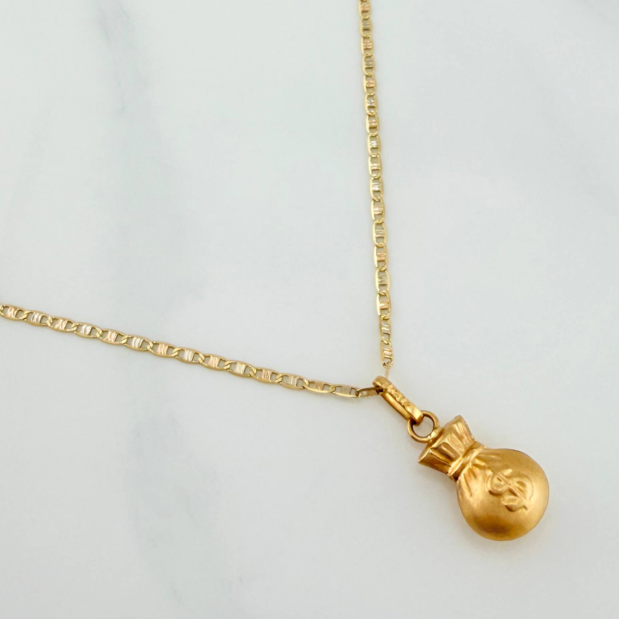 Set Cadena Escalera Plana + Dije Bolsa De Dinero / 2.1gr / 50 cm Tres Oros 18K
