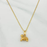 Set Cadena Escalera Plana + Dije Tortuga / 2.2gr / 50 cm Tres Oros 18K