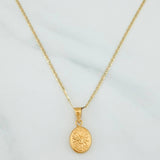 Set Cadena Escalera Plana + Dije Espiritu Santo / 2.2gr / 50 cm Tres Oros 18K