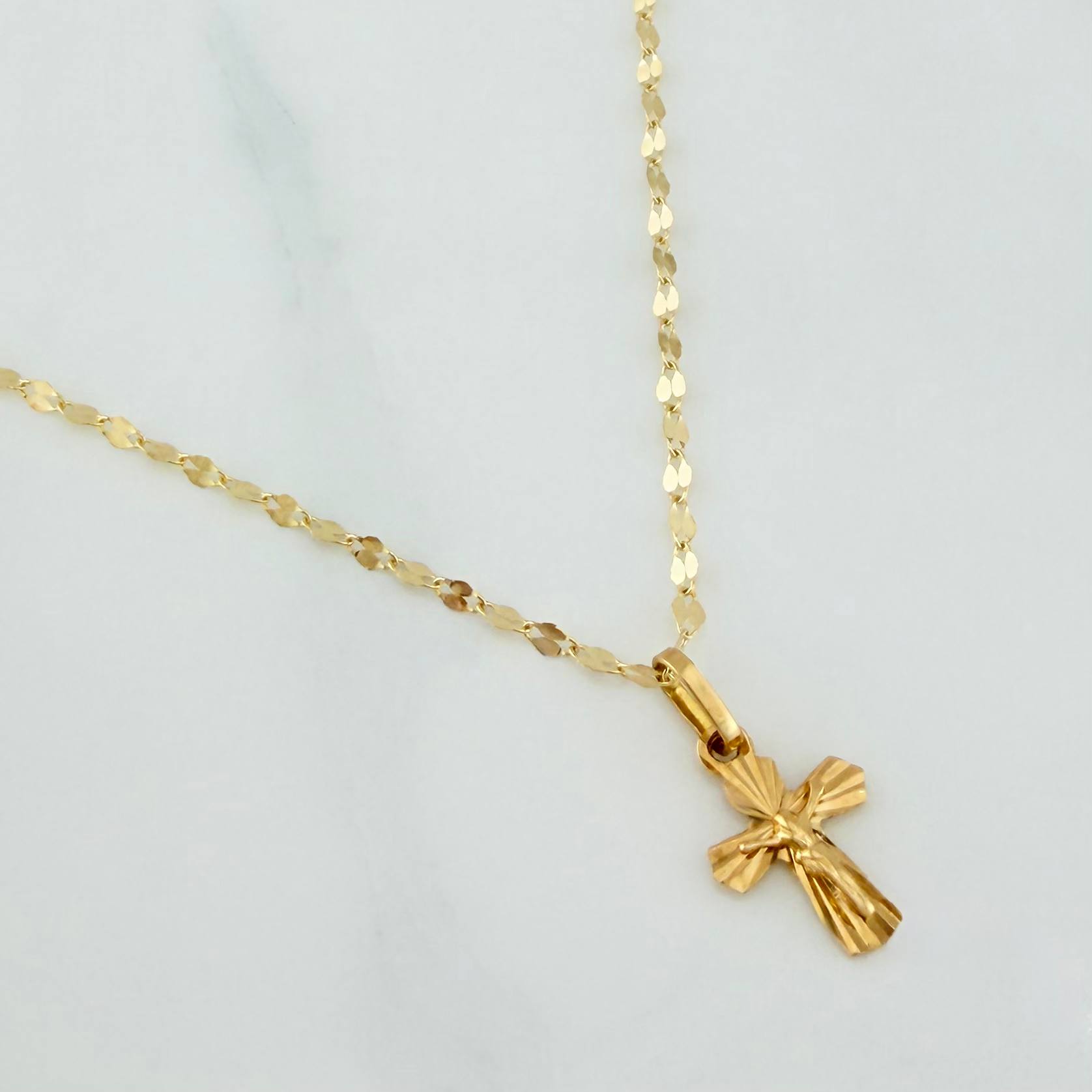 Set Cadena Flor Espejo + Dije Cruz Cristo / 1.35gr / 45.5 cm Oro Amarillo 18K