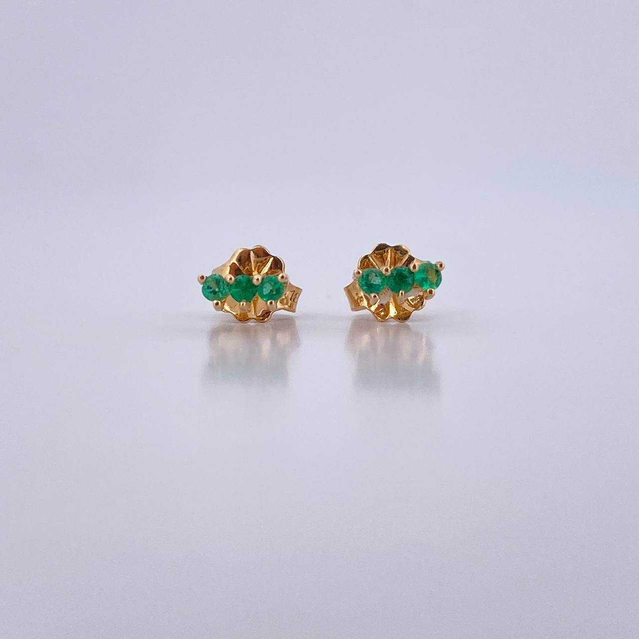 Topos Linea 0.8gr / Esmeralda 14 Pts Oro Amarillo 18K (Joya) &