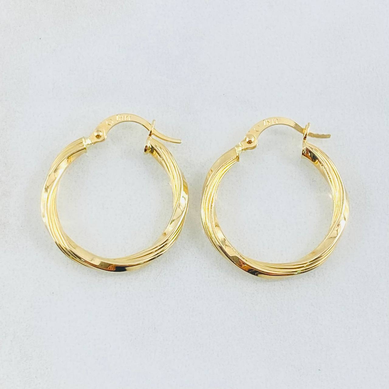 Candongas Kris 1.6gr / 2.3cm / Oro Amarillo 18K