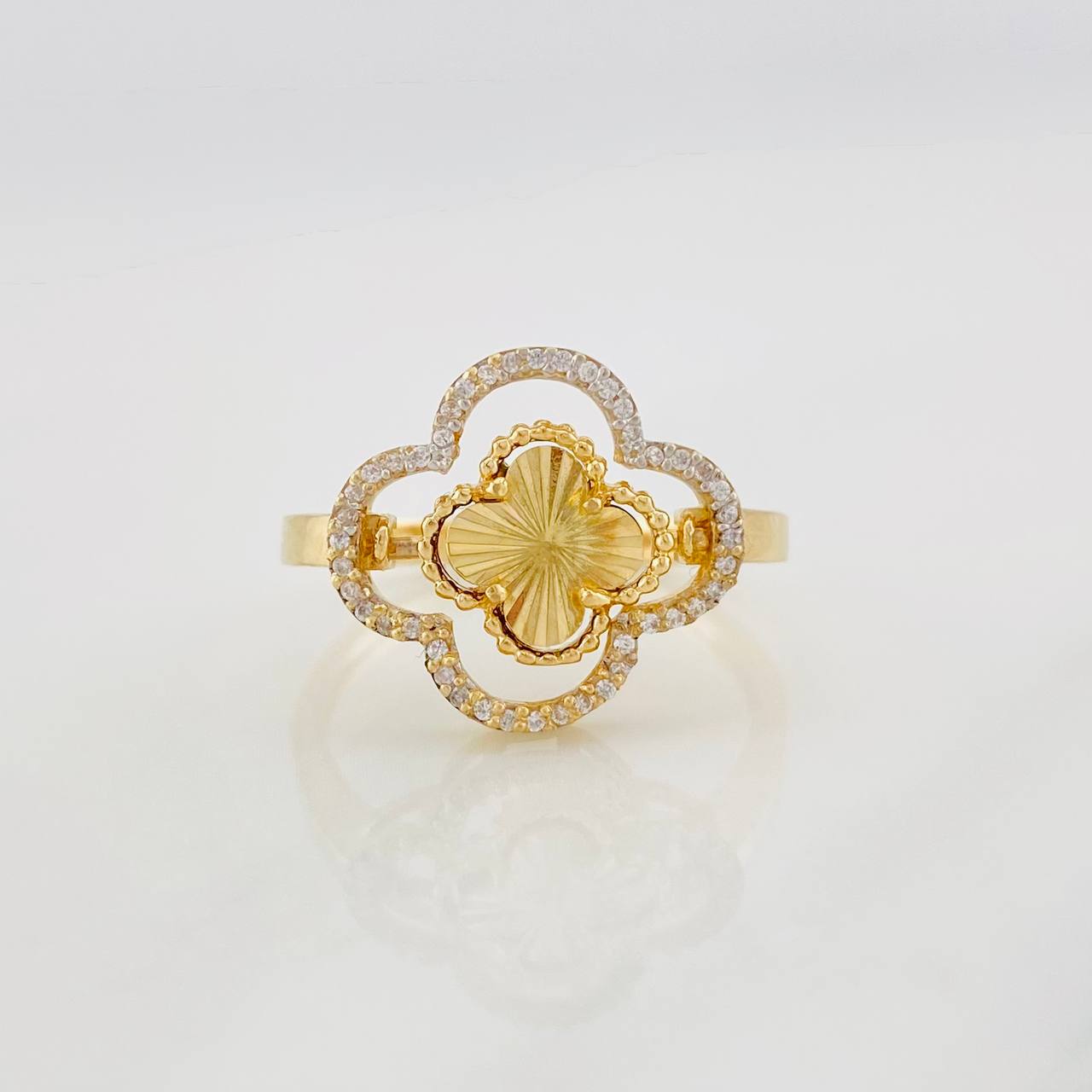 Anillo Trebol 3.85g / T8 Tres Oros 18K
