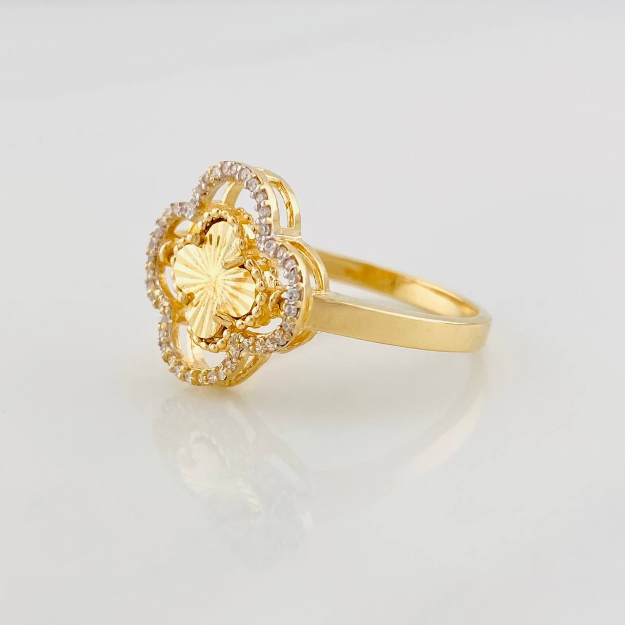 Anillo Trebol 3.85g / T8 Tres Oros 18K