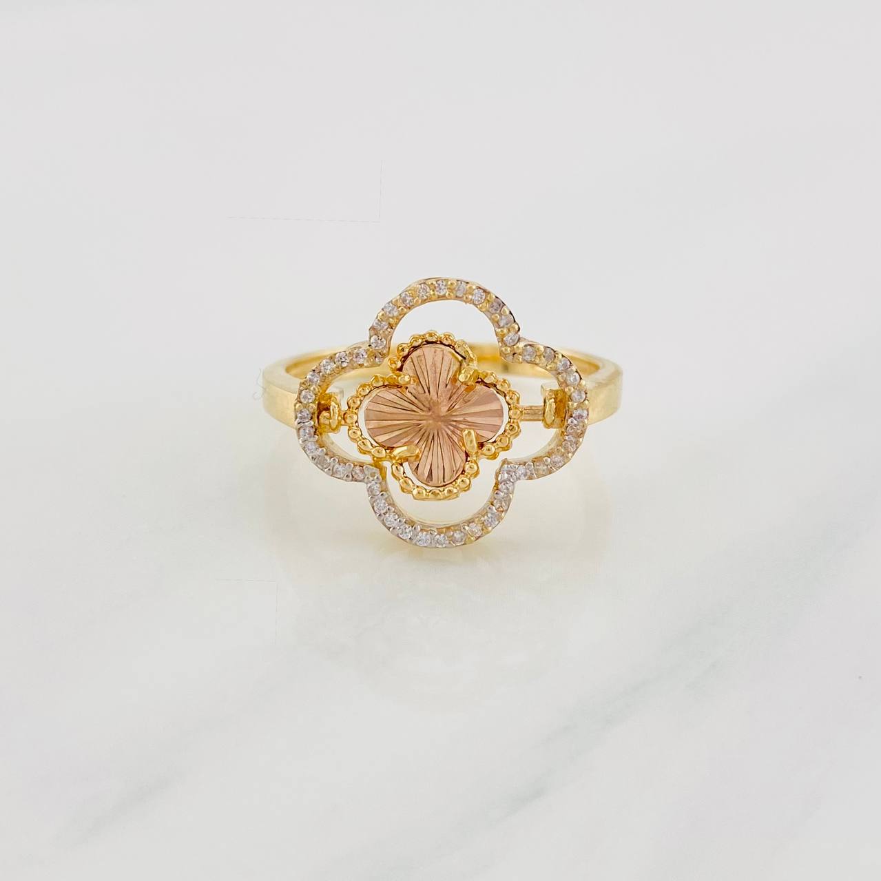 Anillo Trebol 3.85g / T8 Tres Oros 18K