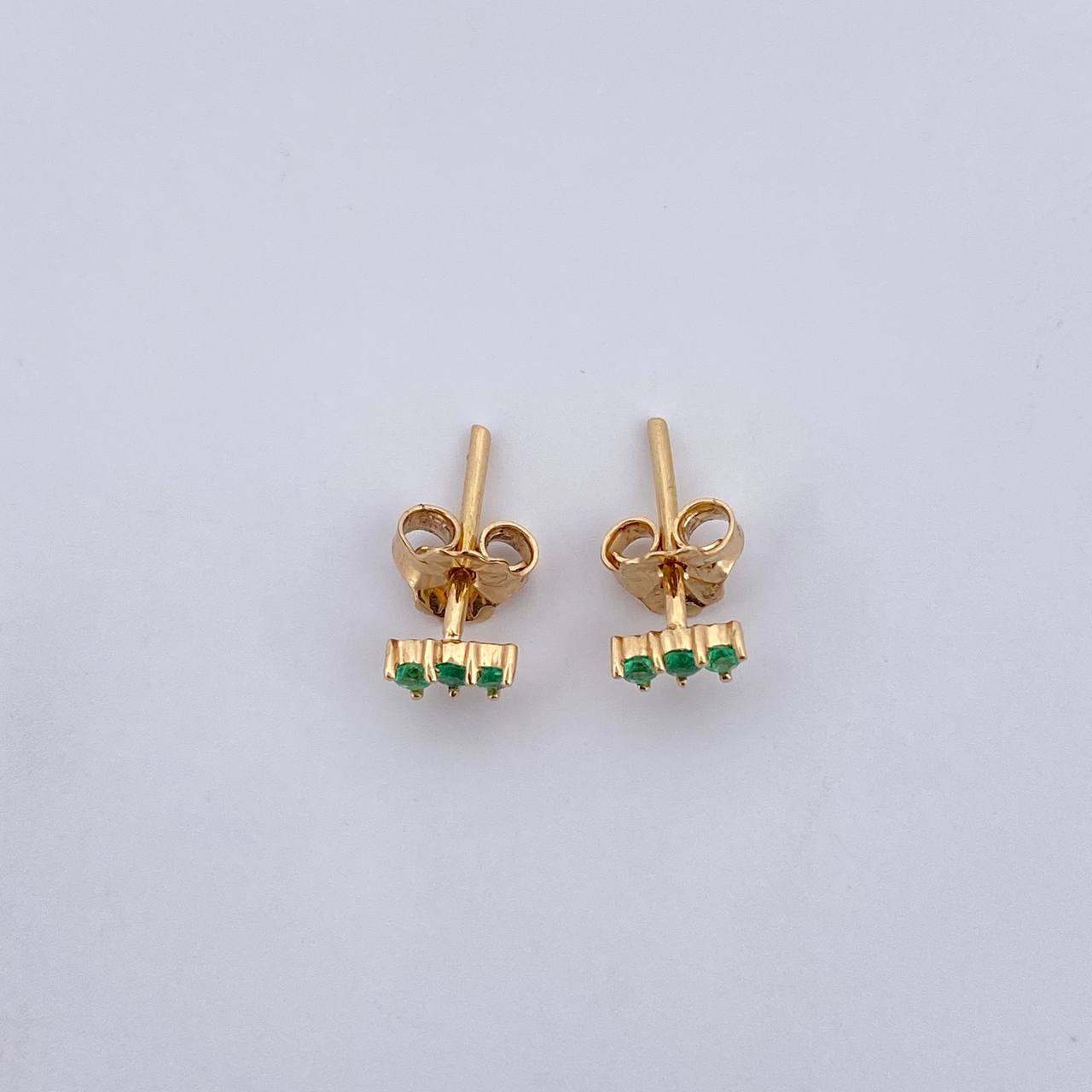 Topos Linea 0.8gr / Esmeralda 14 Pts Oro Amarillo 18K (Joya) &