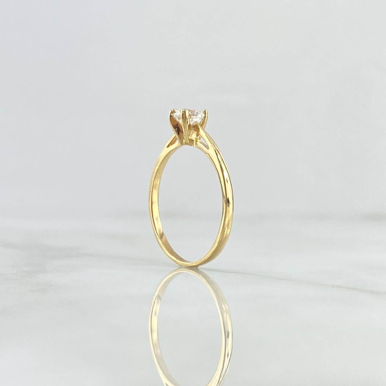 Anillo Solitario en Cetro 1.85gr / T6 3/4 / Circon Blanco Oro Amarillo 18K