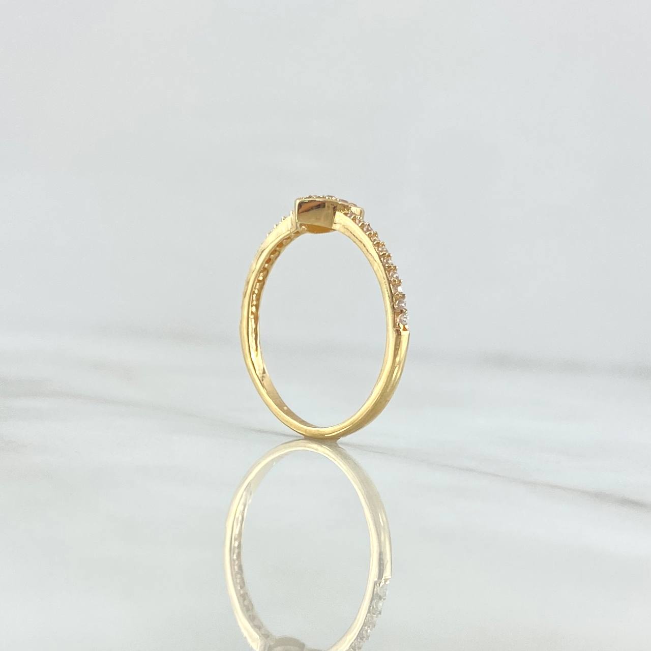 Anillo Corazón Basteado 2.05gr / T7 1/4 / Circones Blancos Oro Amarillo 18K