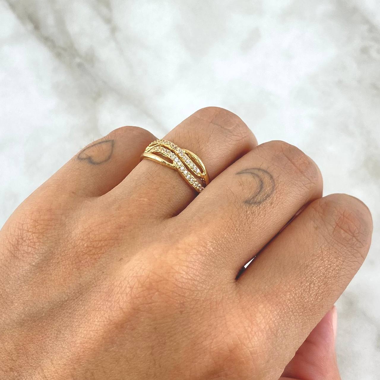 Anillo Olas Cuadruples 2.2gr / T6 3/4 / Circones Blancos Oro Amarillo 18K