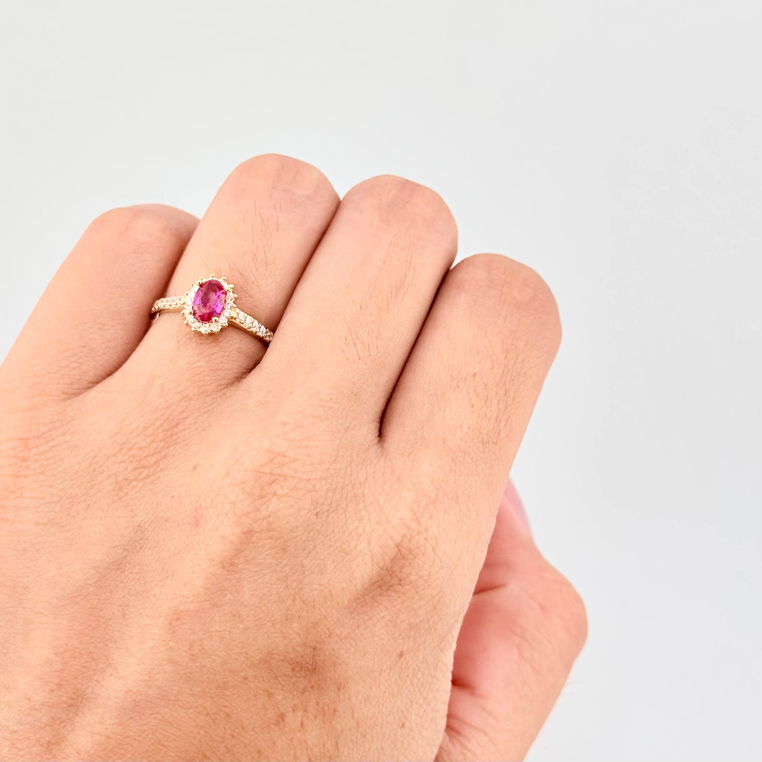 Anillo Solitario Halo Ovalo 2.15g / T7 Oro Amarillo 18K
