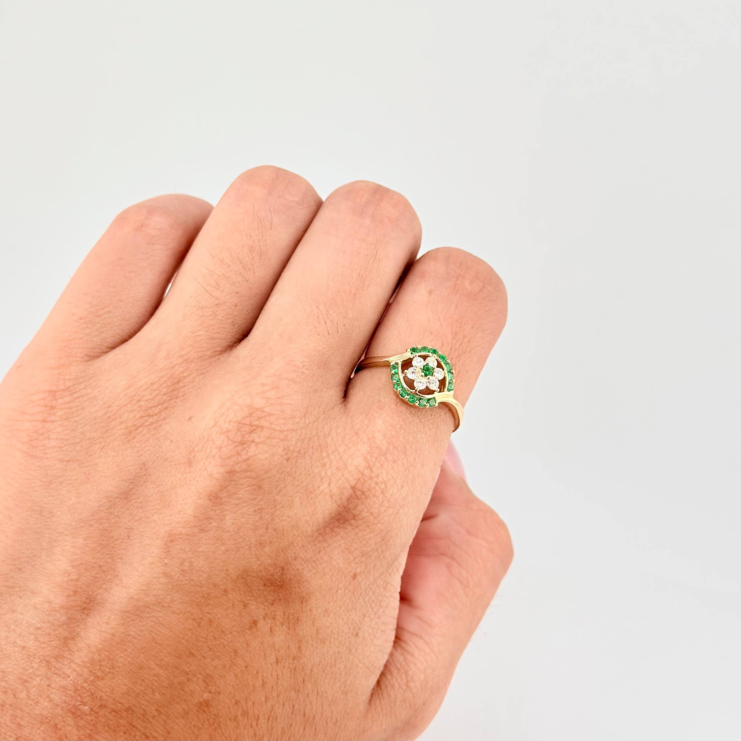 Anillo Ojo de Flor 2.4g / T7 1/2 Oro Amarillo 18K