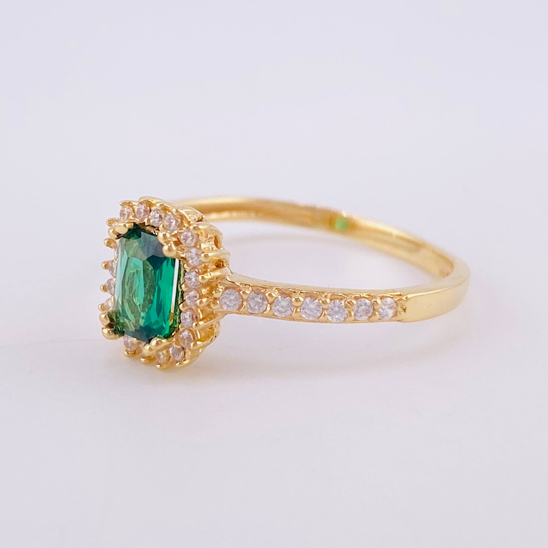 Anillo Solitario Halo Rectangular 2.65g / T8 1/4 Oro Amarillo 18K