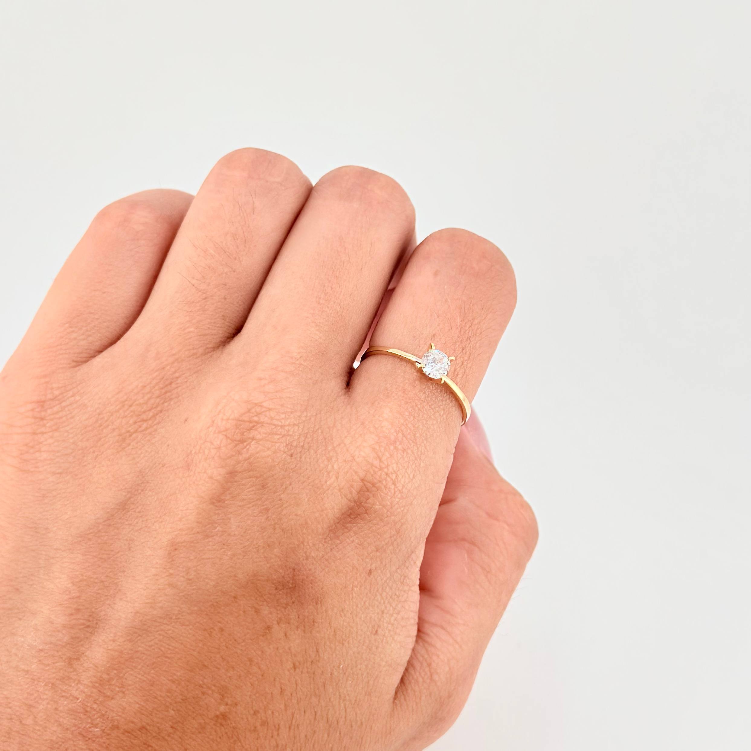 Anillo Solitario 1.25g / T8 1/2 Oro Amarillo 18K