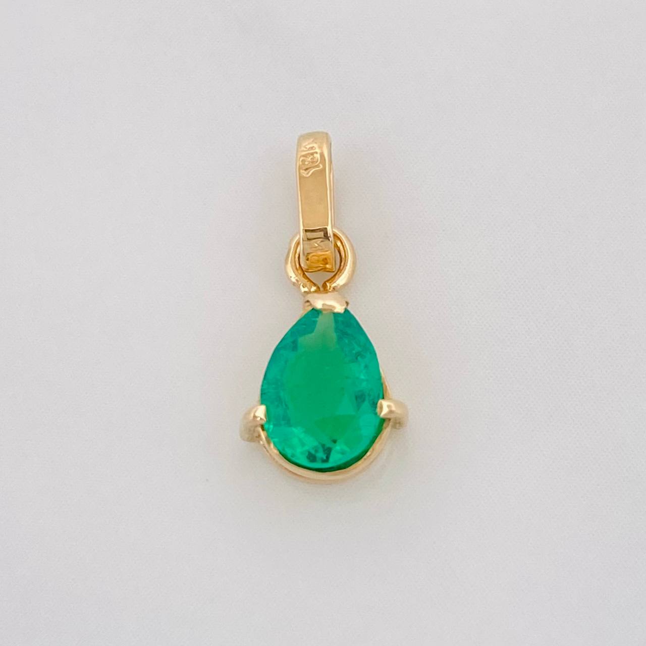 Dije Gota Esmeralda 40pts 0.75g / 1.5cm Oro Amarillo 18K