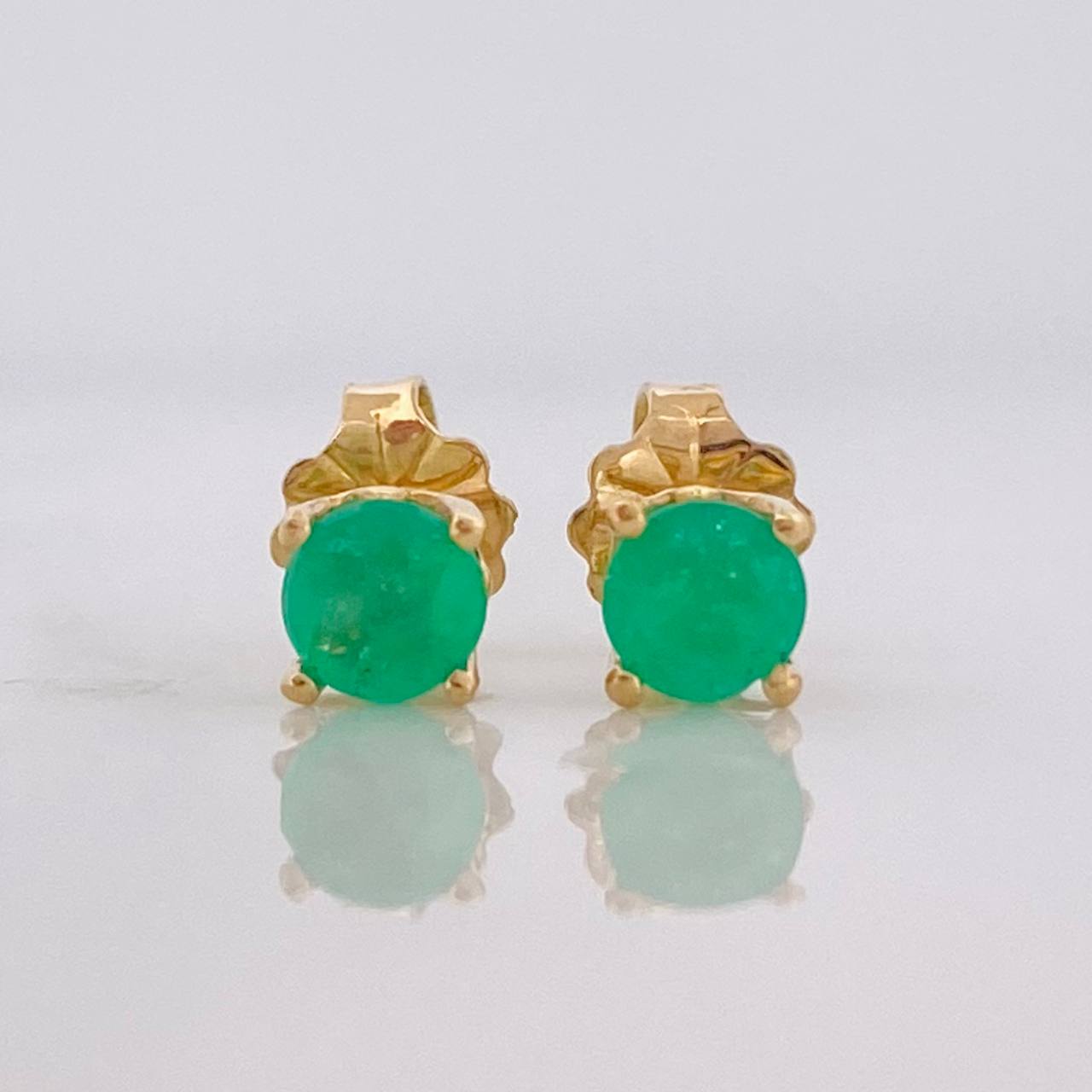 Topos Cuatro Garras Esmeralda 40pts 1.05g / 3.96mm Oro Amarillo 18K