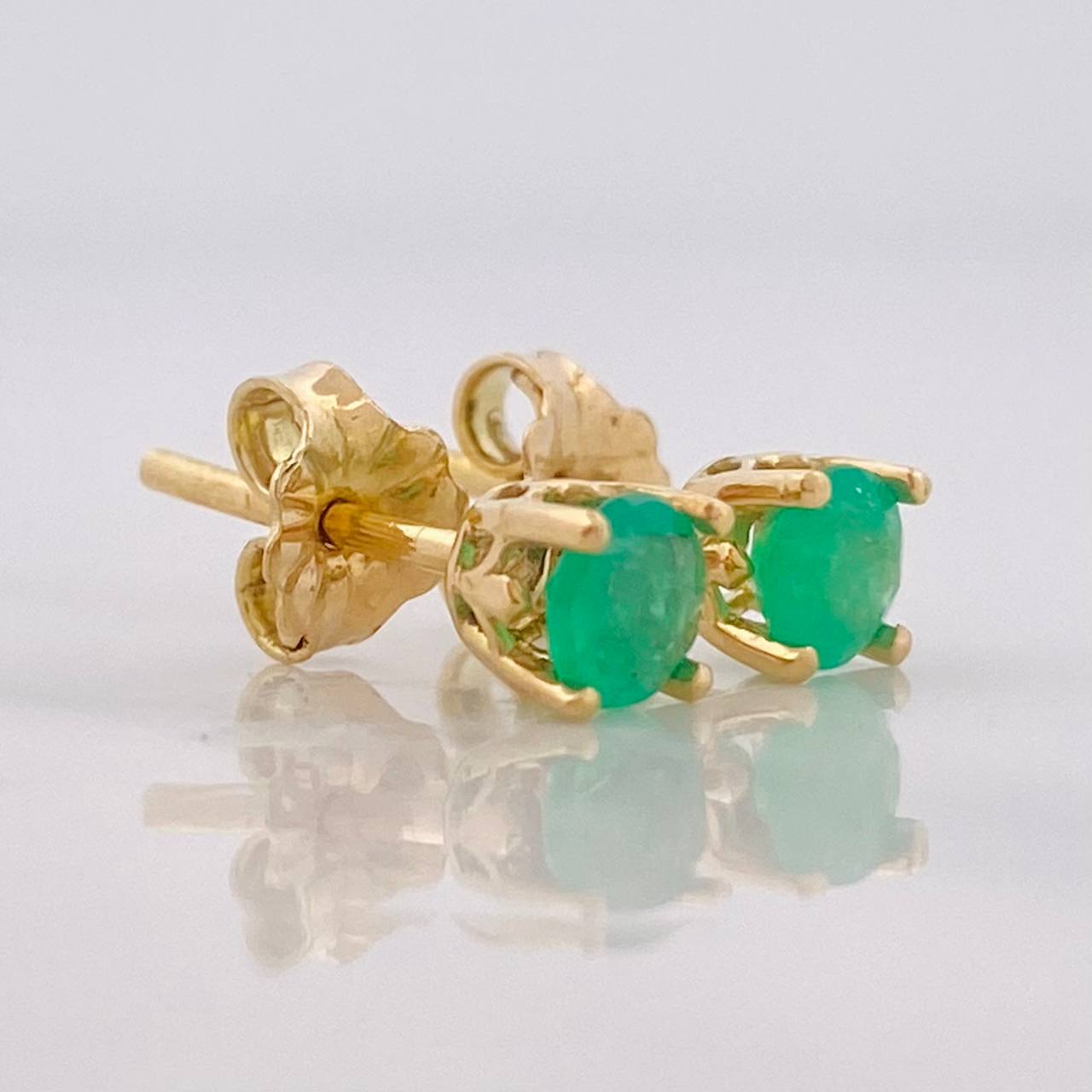 Topos Cuatro Garras Esmeralda 40pts 1.05g / 3.96mm Oro Amarillo 18K