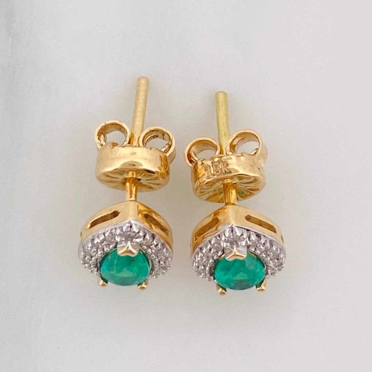 Topos Gota Esmeralda 40pts Diamantes 28pts 2.45g / 6.64mm Oro Amarillo 18K