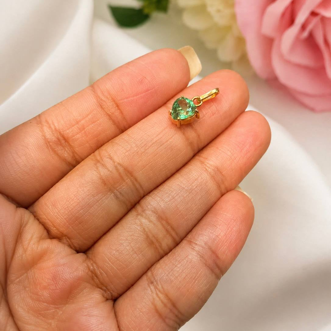 Dije Corazón Imperial Esmeralda 94pts 0.75g / 1.5cm Oro Amarillo 18K