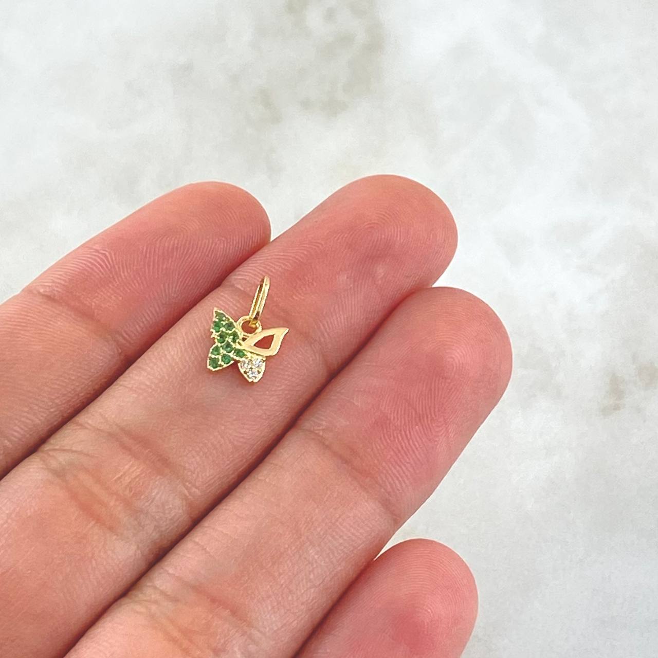Dije Mariposa Parcial 0.4gr / 1cm /  Circones Verdes Y Blancos Oro Amarillo 18K ©