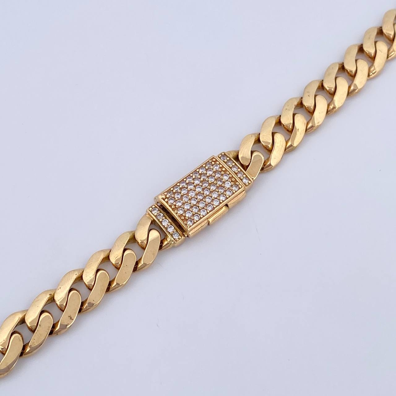 Cadena Cubana 41.45gr / 60.1cm / 8mm Broche Cajon Circones Blancos Oro Amarillo Nac.Esp. 18K $