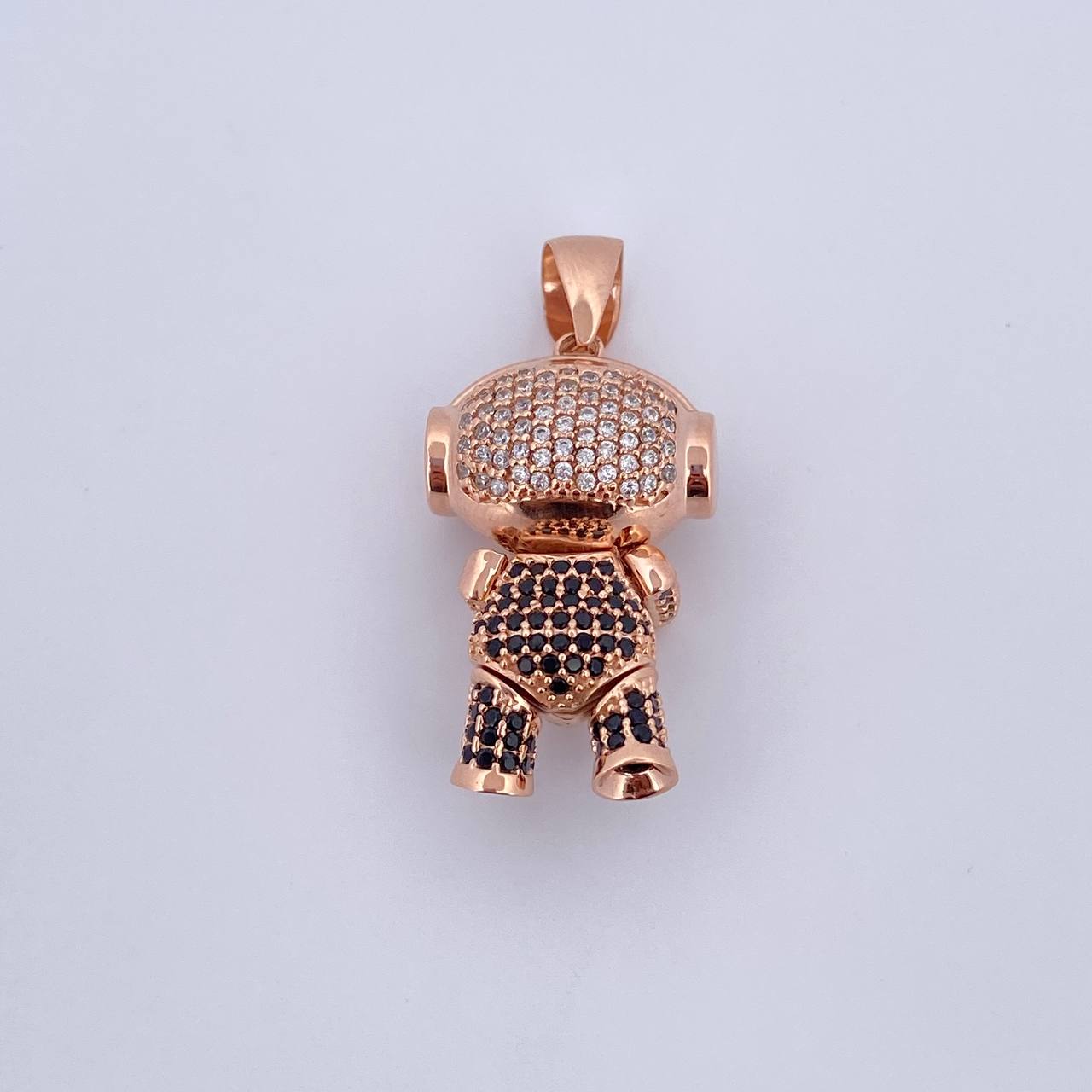 Dije Astronauta 8.75gr / 3.4cm / Circones Negros Blancos Oro Rosa 18K $
