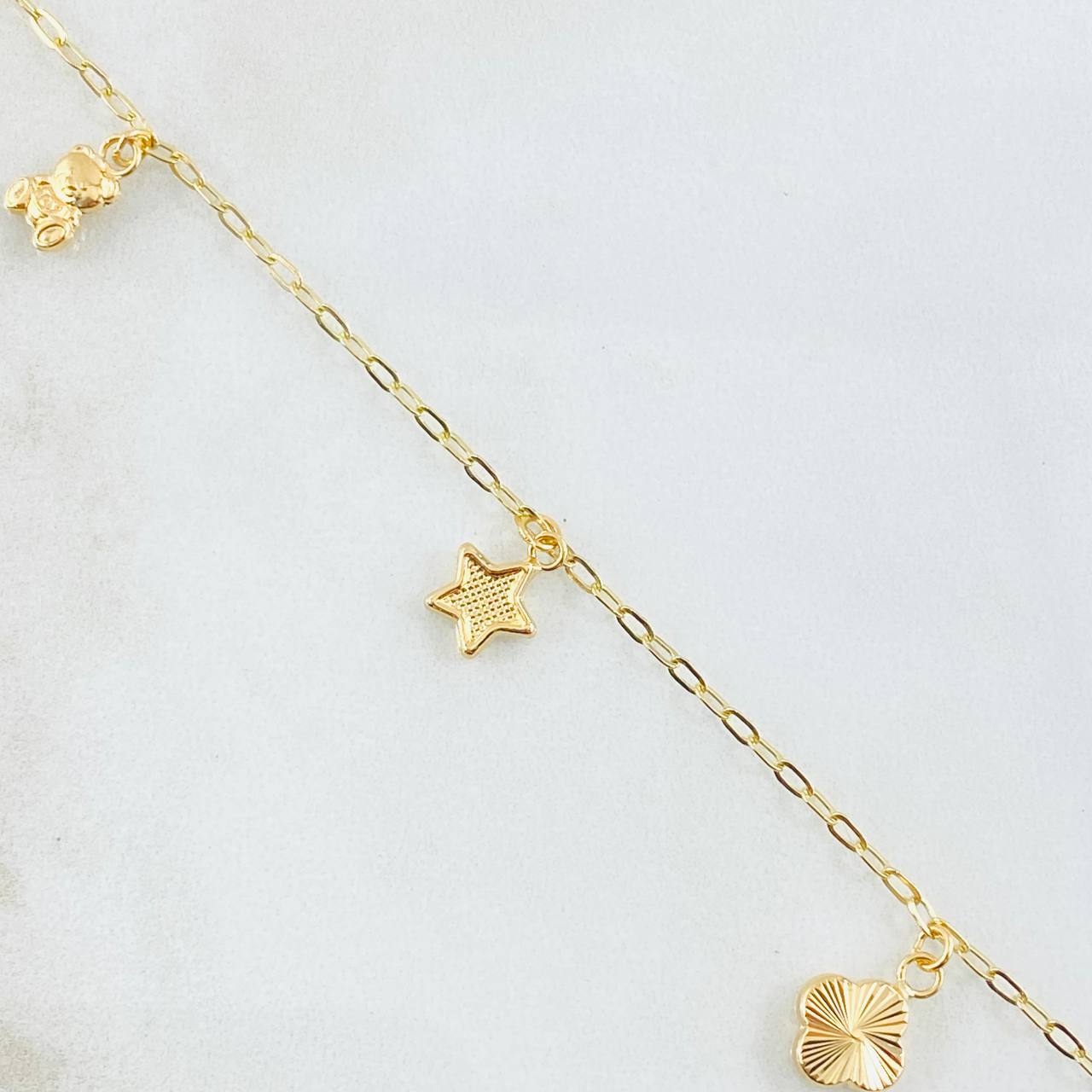 Pulso Aro Seguido Dijes 2.5gr / 18.5cm / 1.8mm Oro Amarillo 18K ©
