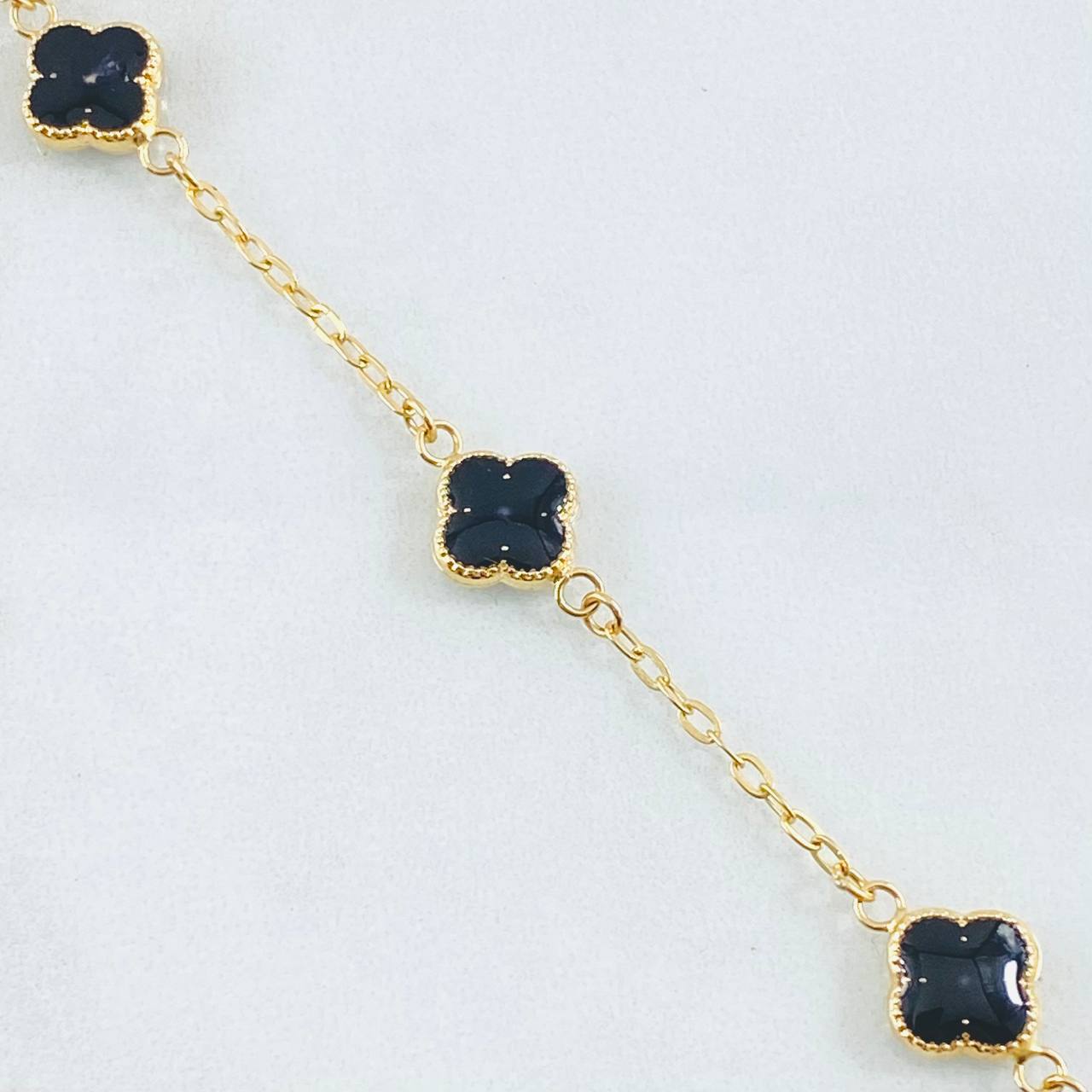 Pulso Trebol Negro 3.6gr / 20.5cm-21.5cm / 8mm Oro Amarillo 18K ©