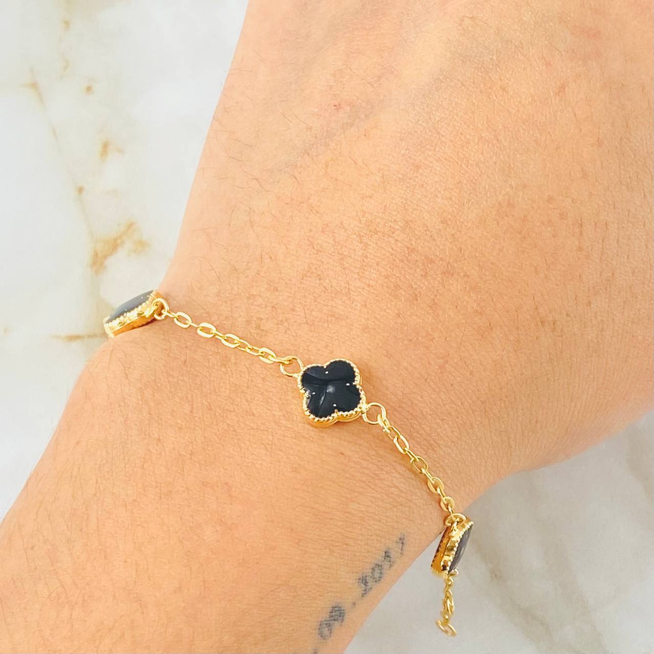 Pulso Trebol Negro 3.6gr / 20.5cm-21.5cm / 8mm Oro Amarillo 18K ©