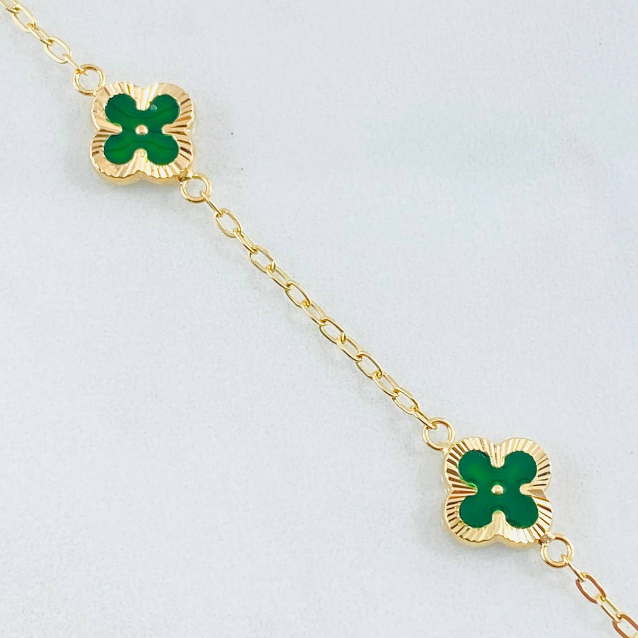 Pulso Trebol Verde 3.05gr / 18.5cm / 9mm Oro Amarillo 18K ©