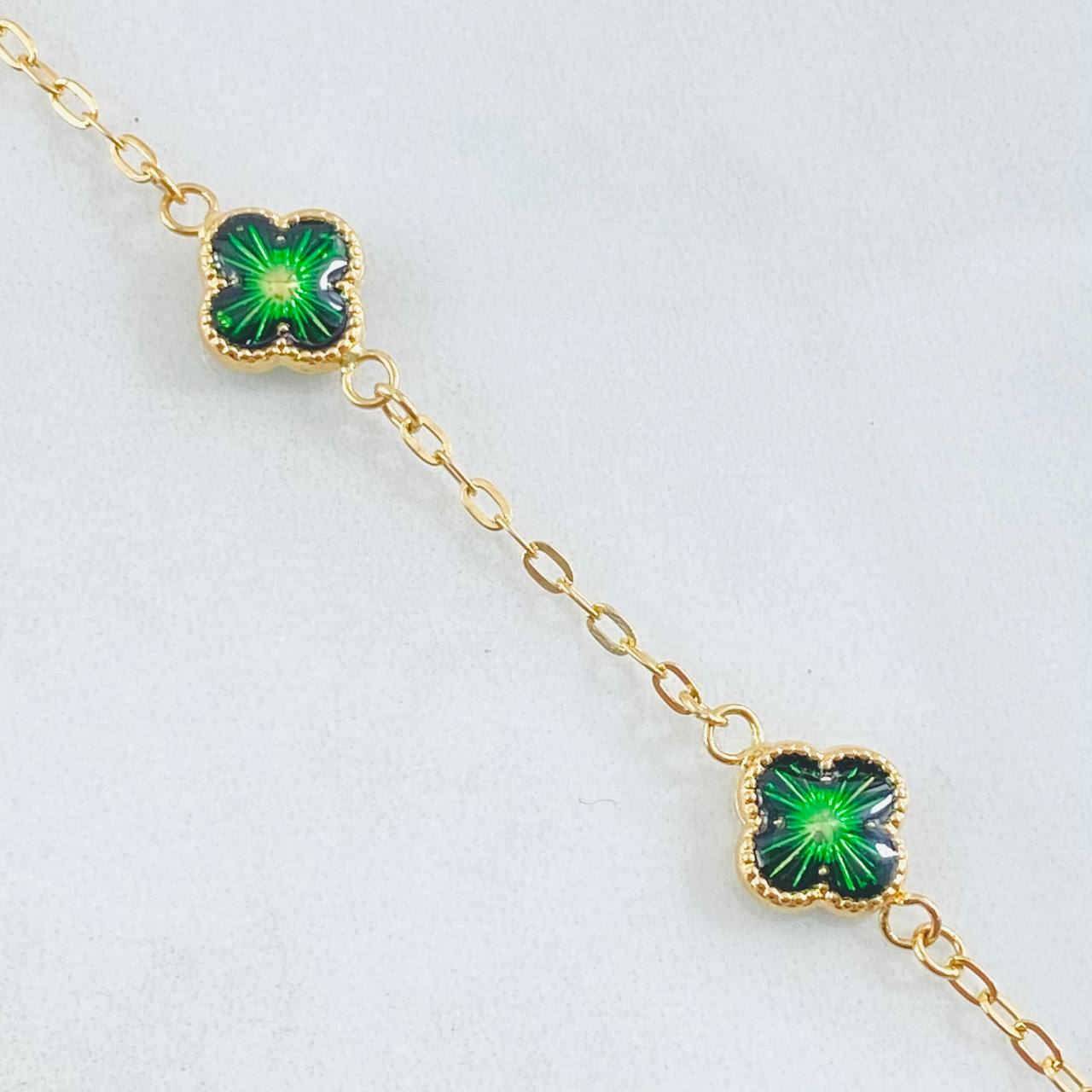 Pulso Trebol Verde 3.35gr / 20.5cm-21.5cm / 8mm Oro Amarillo 18K ©