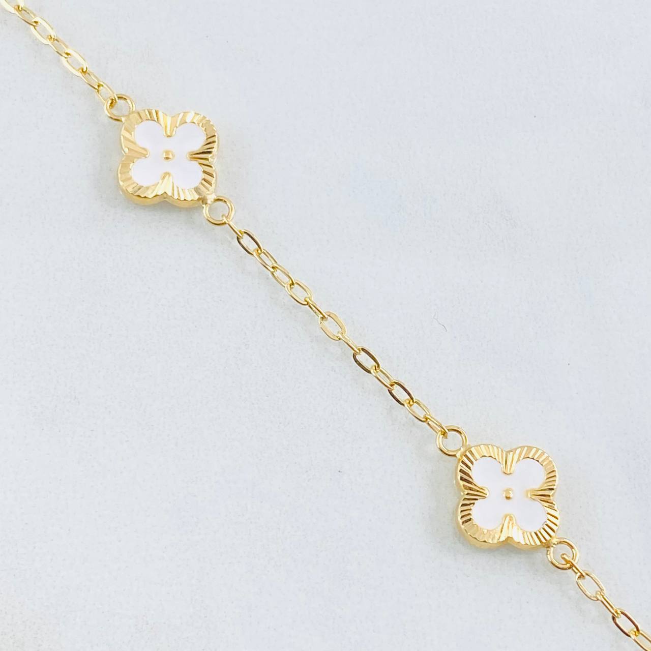 Pulso Trebol Blanco 3gr / 19.5cm / 9mm Oro Amarillo 18K *