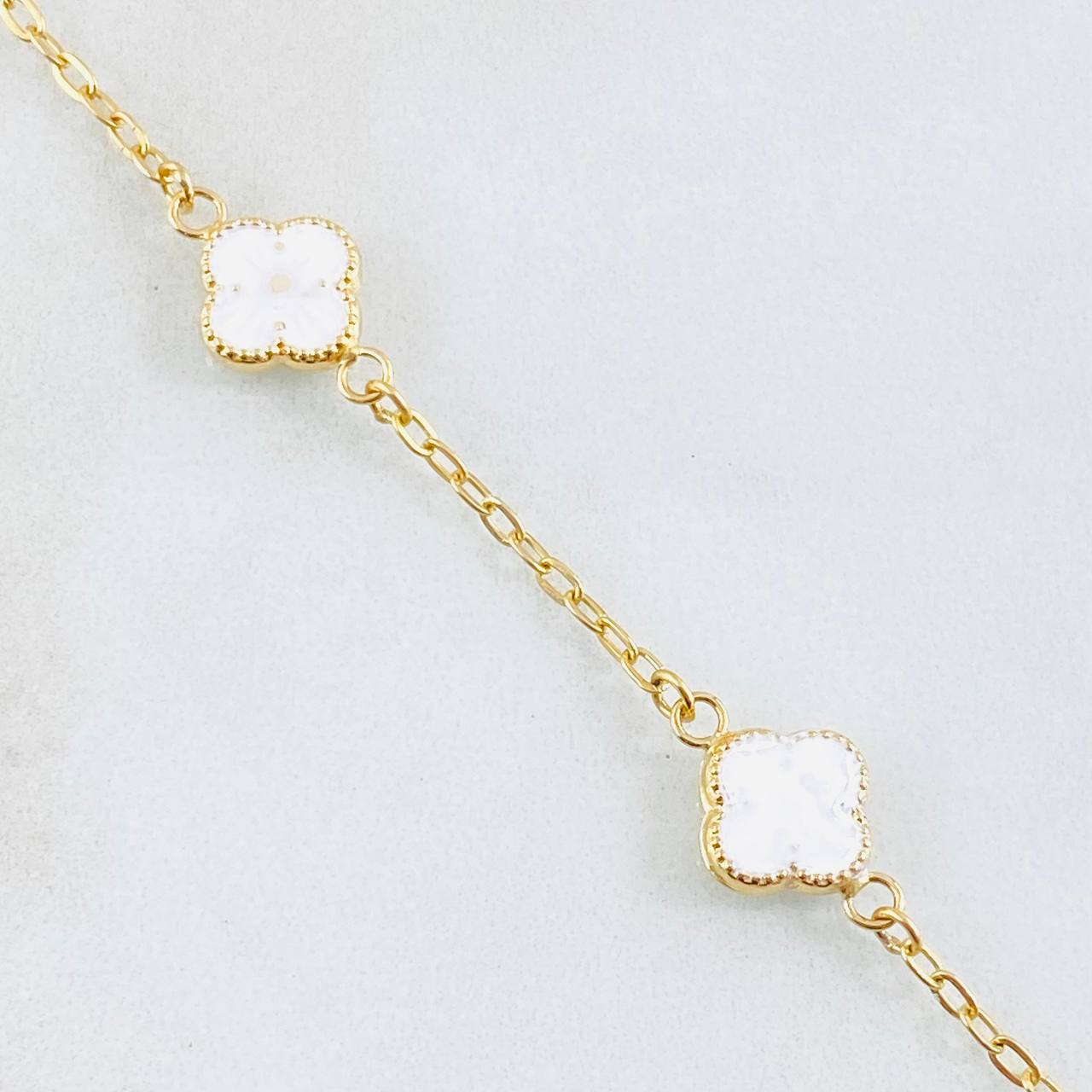 Pulso Trebol Blanco 3.4gr / 20.5cm-21.5cm / 8mm Oro Amarillo 18K *