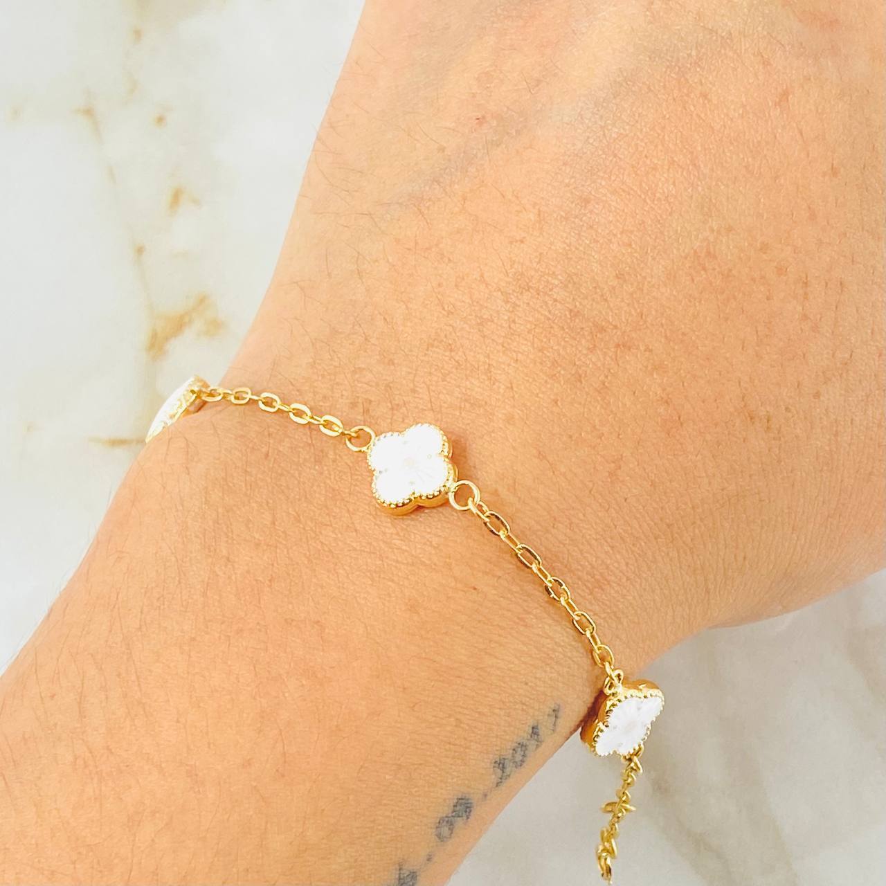 Pulso Trebol Blanco 3.4gr / 20.5cm-21.5cm / 8mm Oro Amarillo 18K *