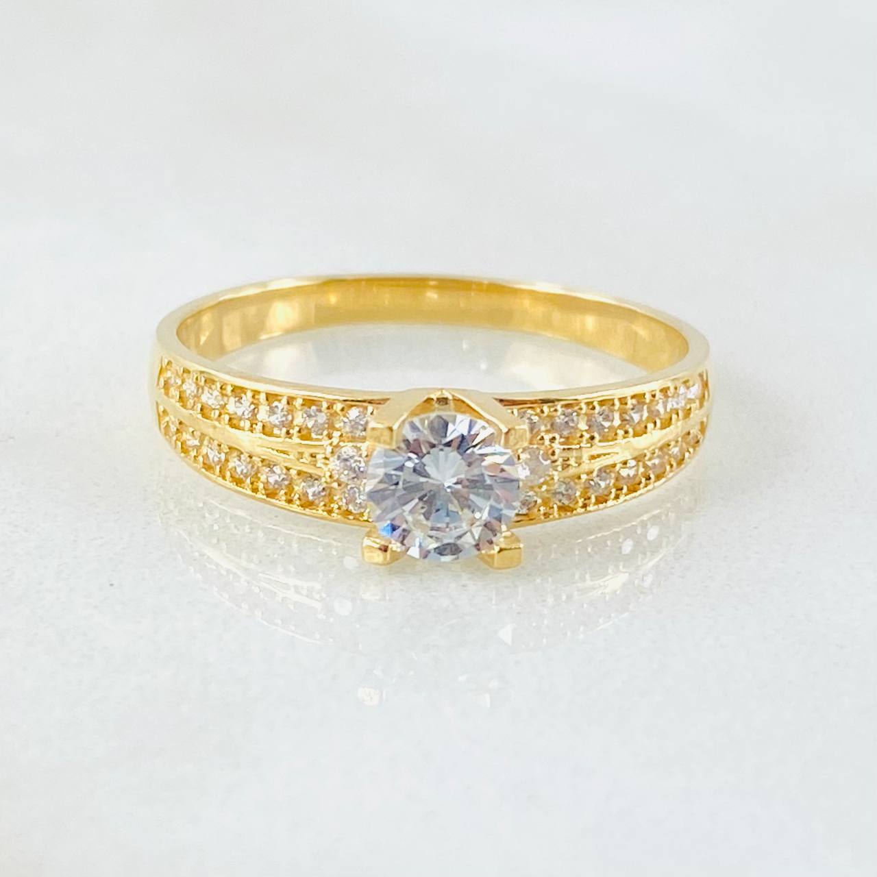Anillo Solitario 2.6gr / T7 1/4 / Oro Amarillo 18K