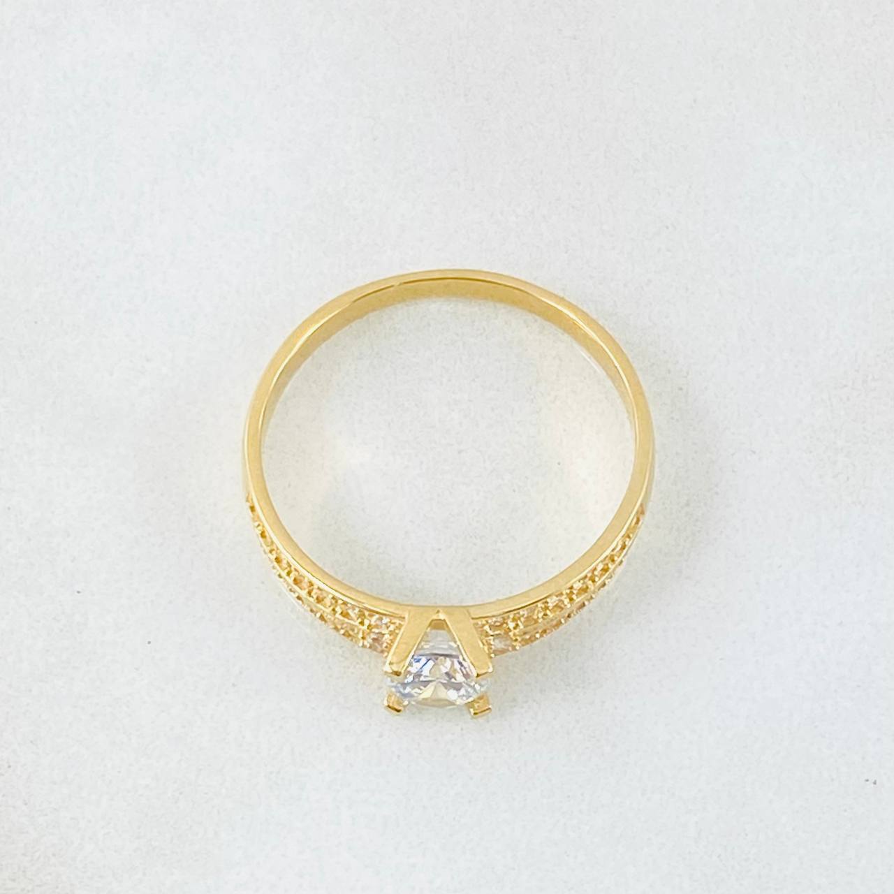 Anillo Solitario 2.6gr / T7 1/4 / Oro Amarillo 18K