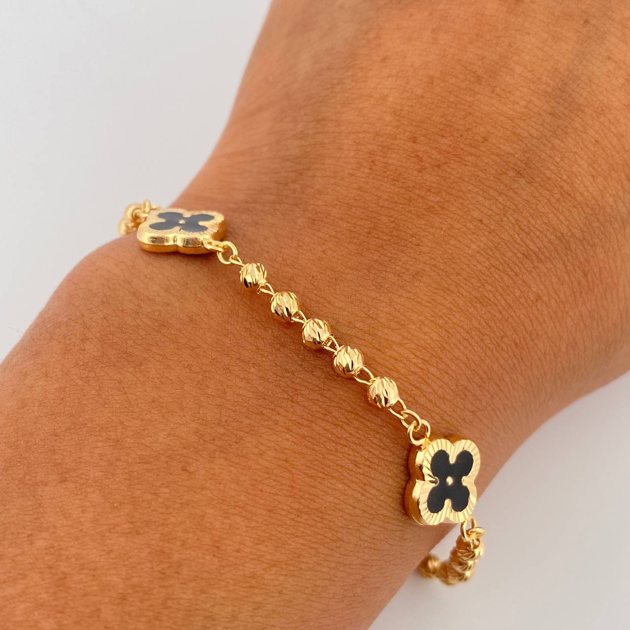 Pulso Trebol Militar 4.6gr / 18.7cm / 3mm Bolas Diamantadas Electroestatico Negro Oro Amarillo 18K &