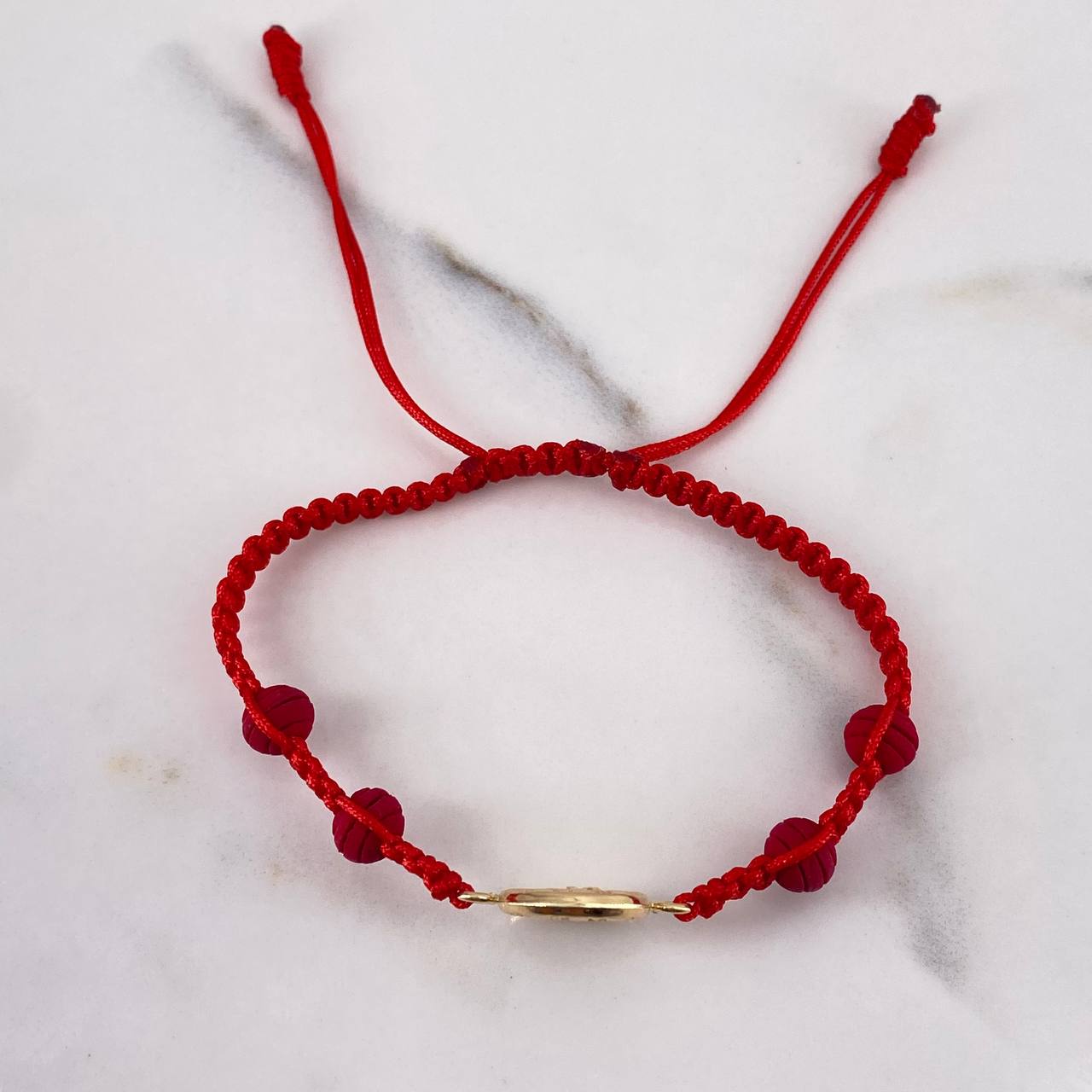 Pulsera Roja Herraje San Miguel Arcangel 0.75gr / Troquelada Oro Amarillo 18K &