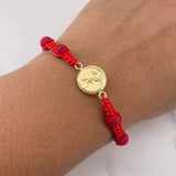 Pulsera Roja Herraje San Miguel Arcangel 0.75gr / Troquelada Oro Amarillo 18K &