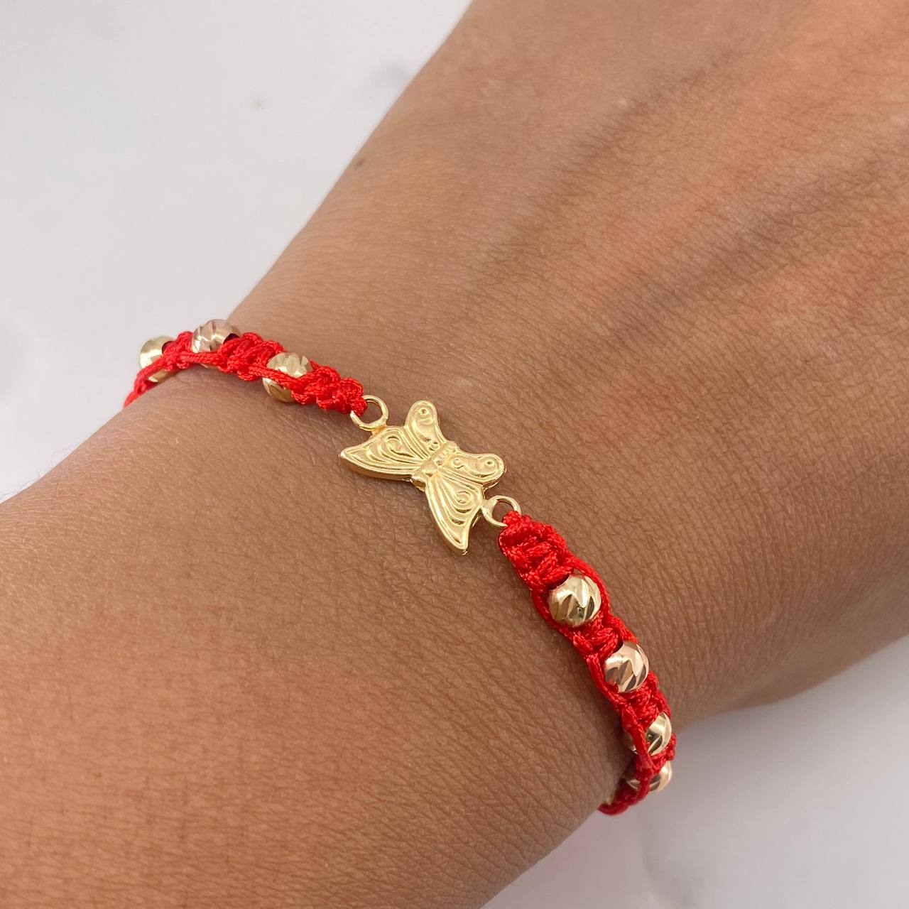 Pulsera Roja Herraje Mariposa 1.5gr / 4mm Bolas Diamantadas Oro Amarillo 18K &