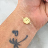 Herraje Letra F 0.5gr / 1cm-1.7cm / Circulo Bordeado Oro Amarillo 18K