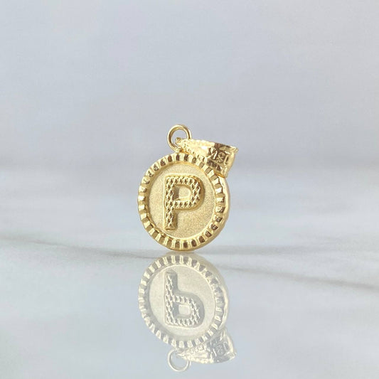 Dije Letra P Mate 0.55gr / 1.5cm / Circulo Cargador Bordeado Oro Amarillo 18K *