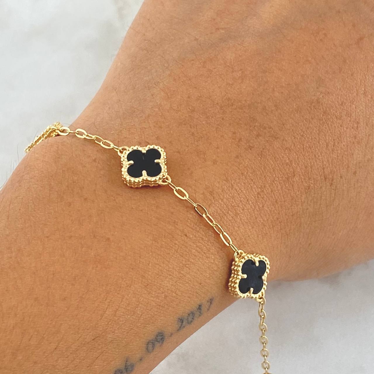 Pulso Trebol Onix Negro 3.2gr / 16cm-17cm / 8mm Oro Amarillo Nac.Esp. 18K ©