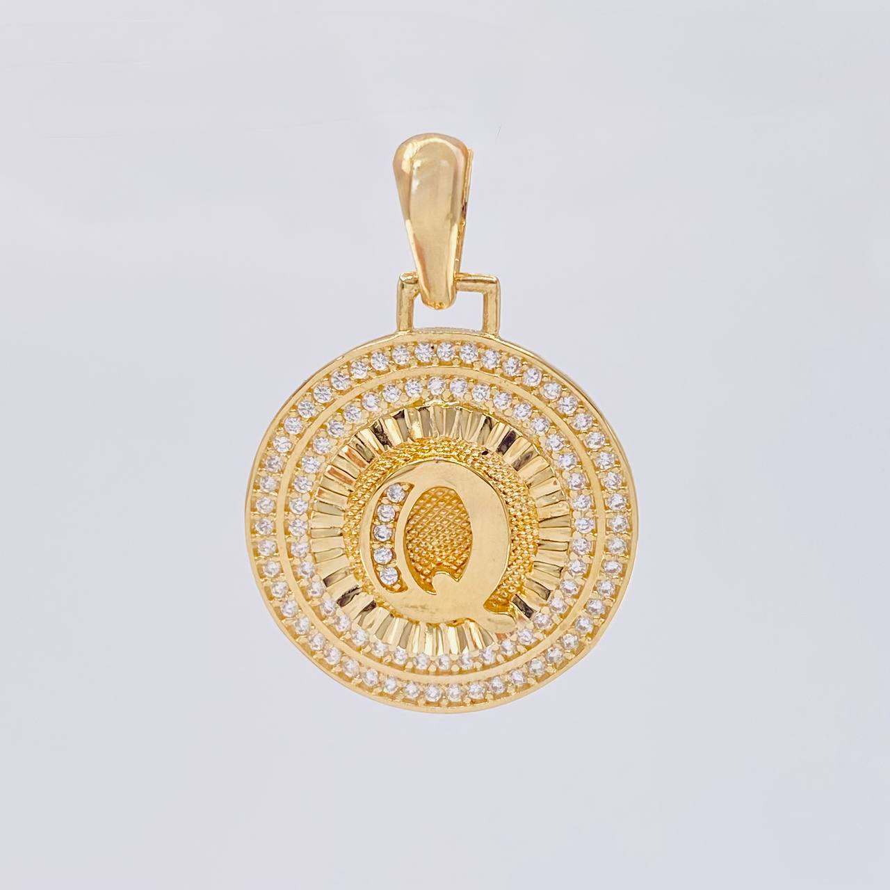 Dije Medalla Letra Q 4.65 g / 3 cm Oro Amarillo 18K