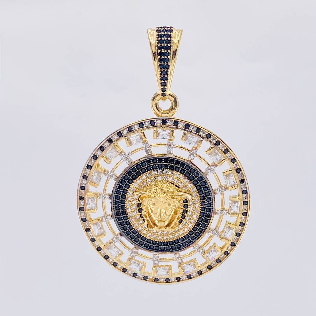 Dije Medalla Medusa 14.1 g / 5.5 cm Oro Amarillo 18K