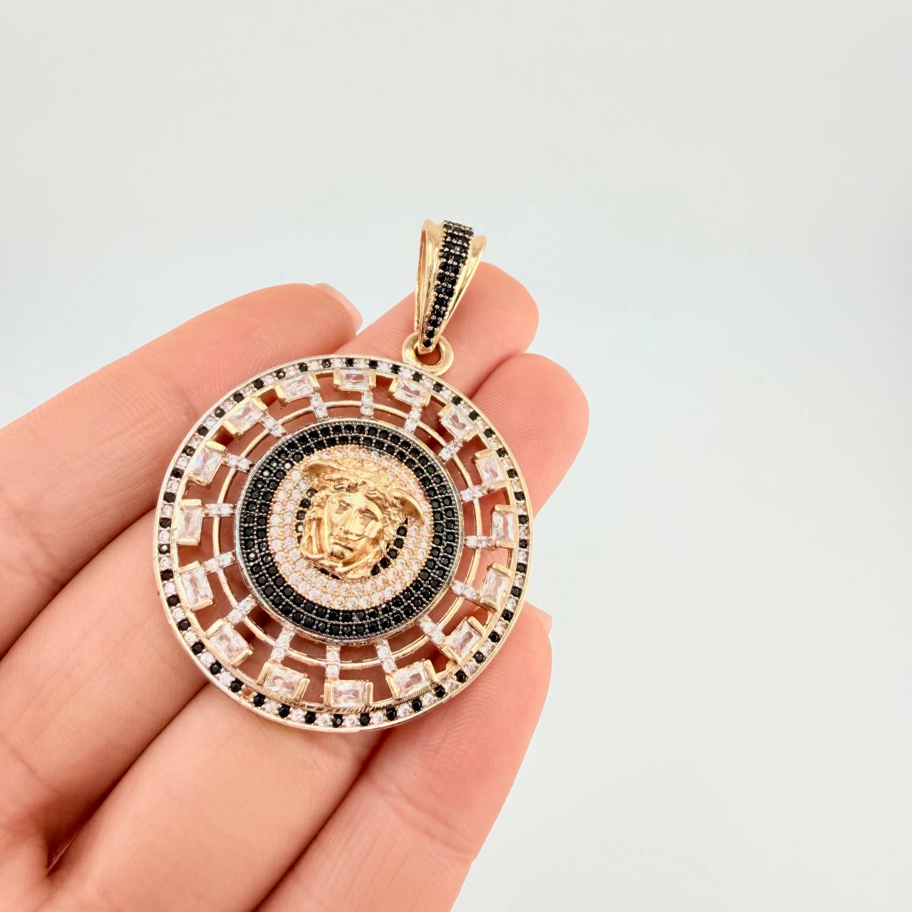 Dije Medalla Medusa 14.1 g / 5.5 cm Oro Amarillo 18K